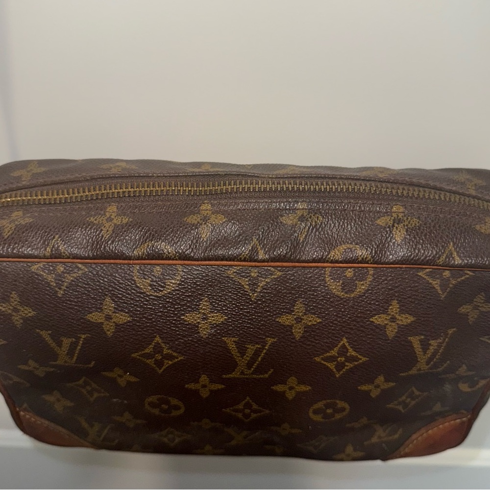 AUTHENTIC Louis Vuitton Trocadero 27 Crossbody Bag - Picture 12 of 16